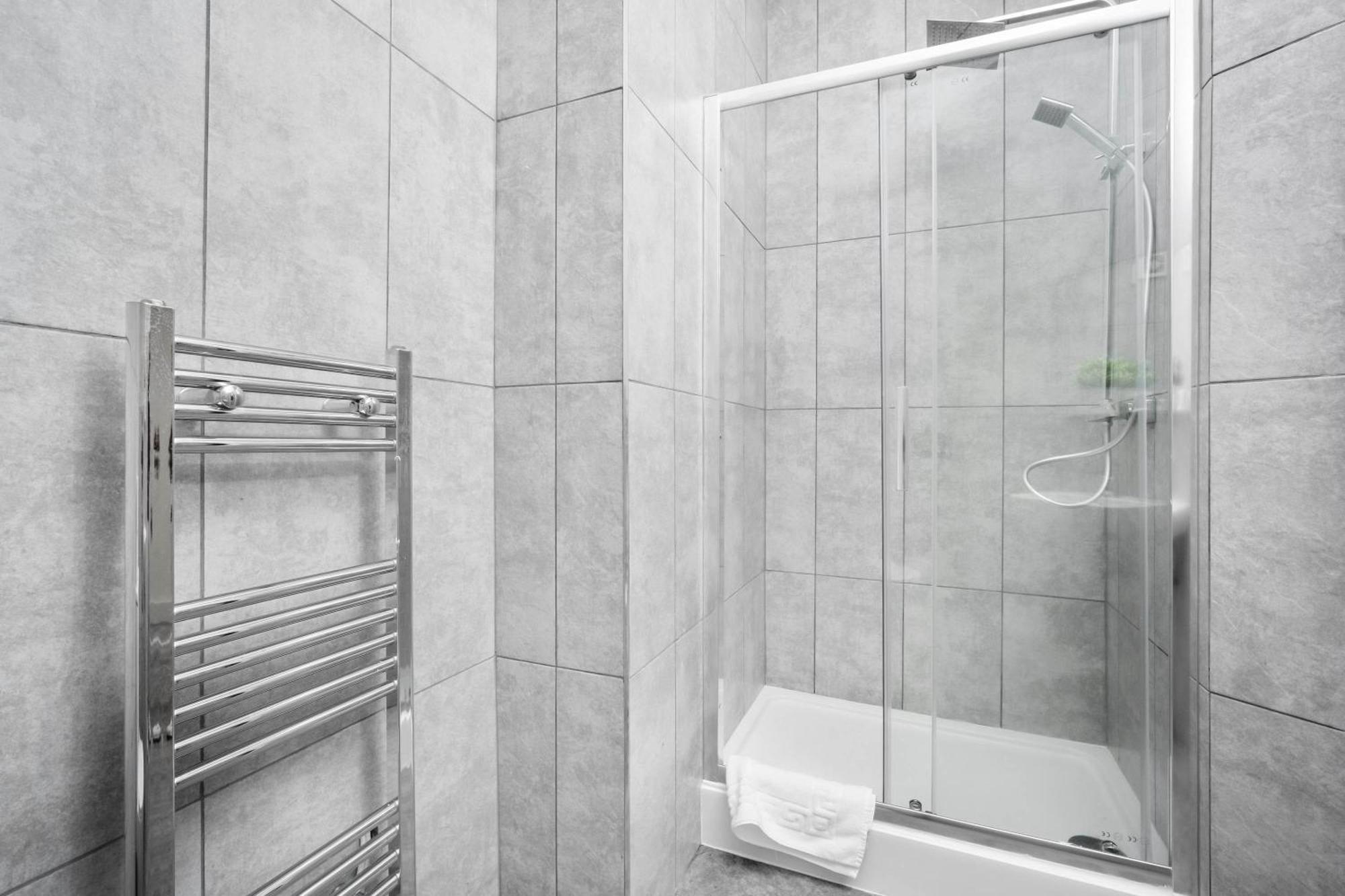 Stylish Apartment - Free Wifi & Netflix - On Street Parking - Double Bed - 49Ag Rowley Regis Екстериор снимка